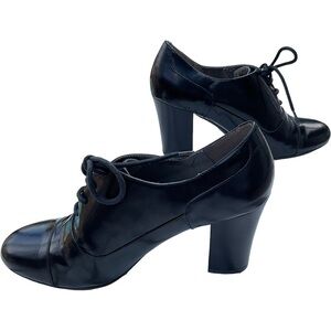 ME TOO LEATHER HEELED BOOTIES